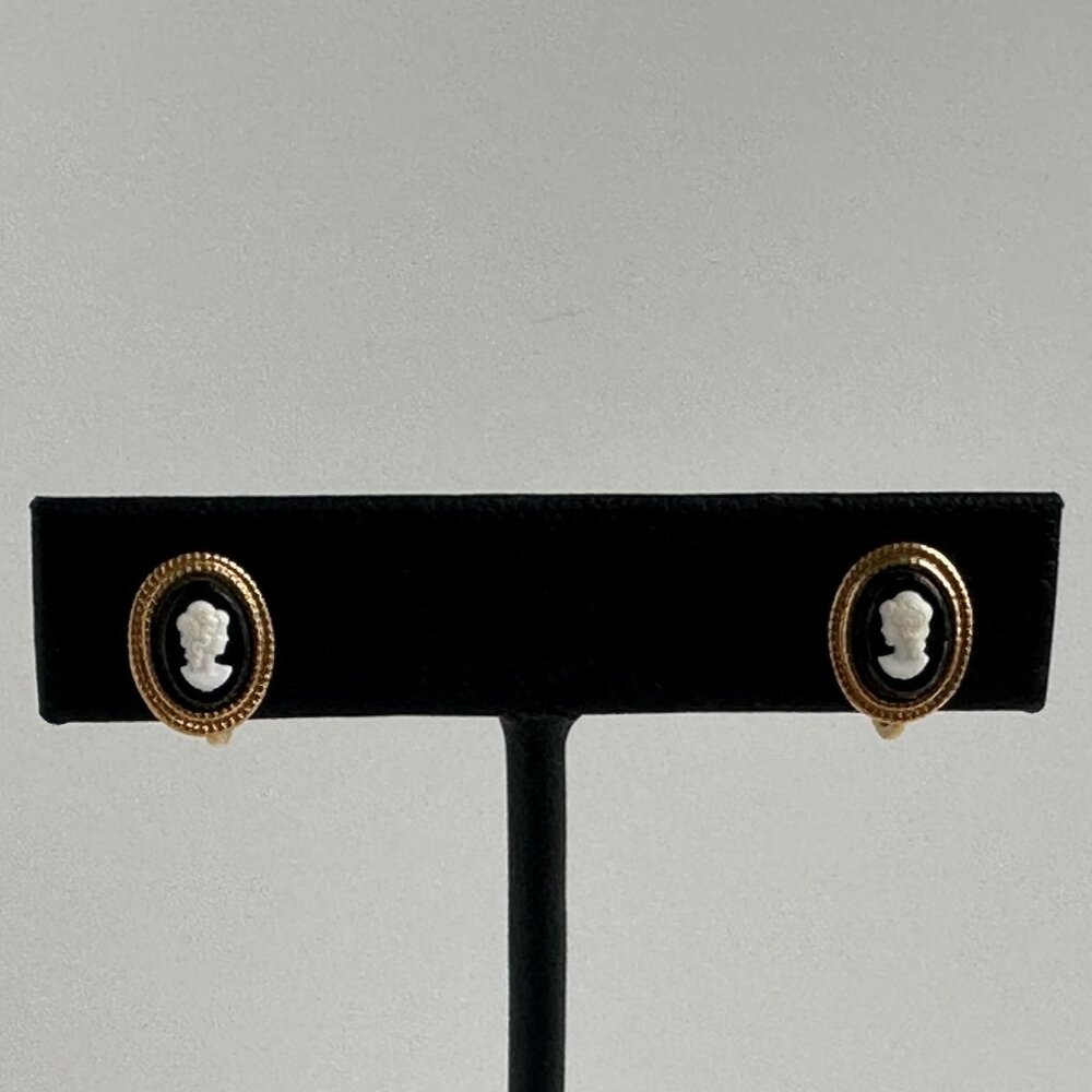Vintage Black & White Cameo Clip-On Earrings Gold-Tone Oval 1/2" Resin